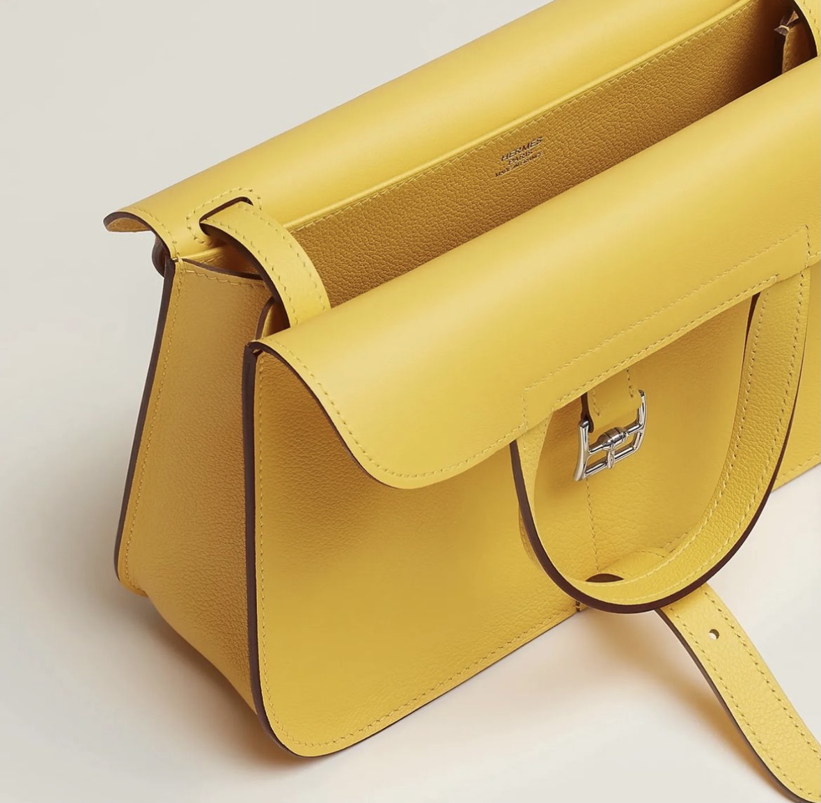 2022 price Hermès Halzan 25 bag CK9O Jaune de Naples Evercolor