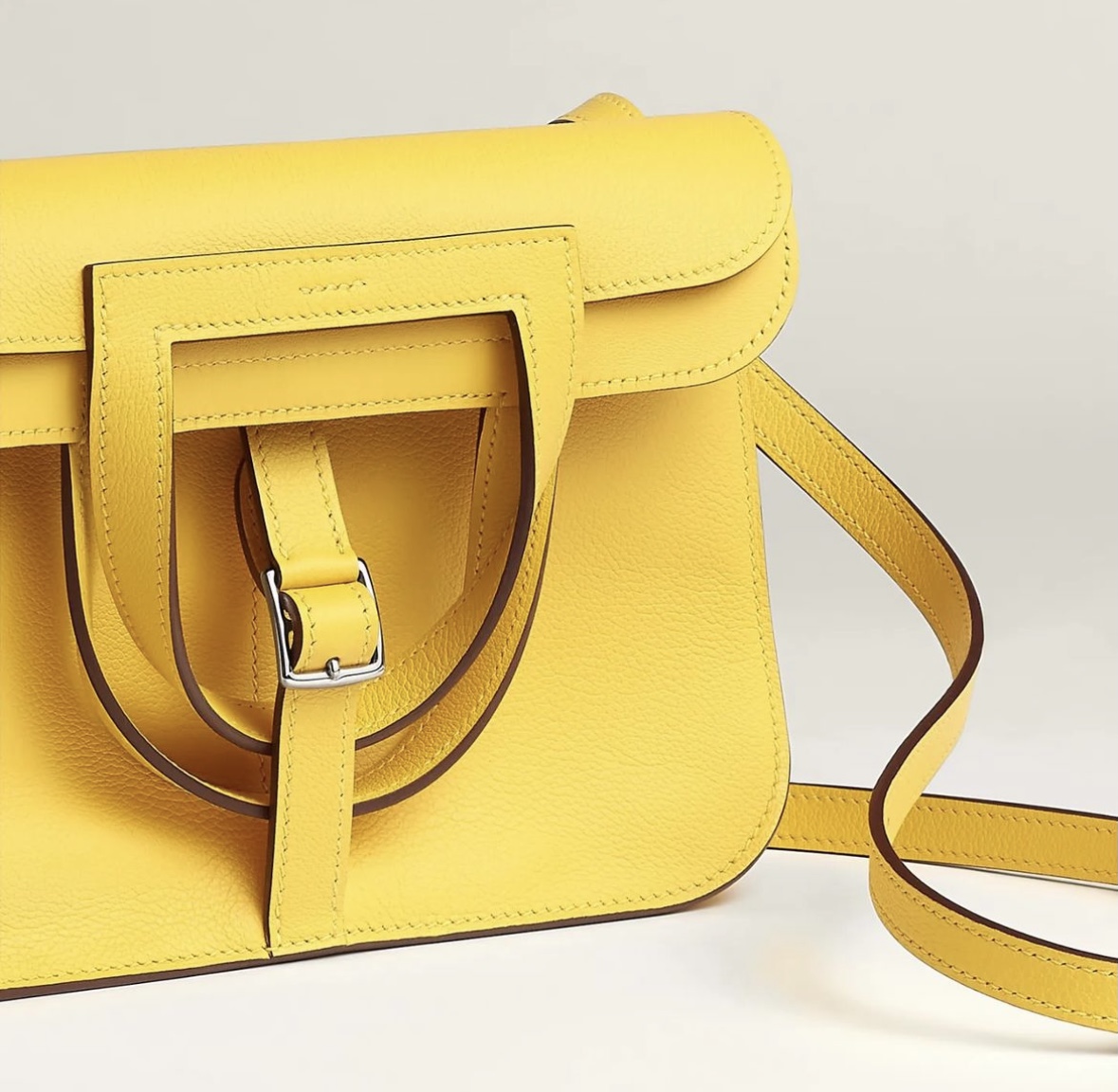 2022 price Hermès Halzan 25 bag CK9O Jaune de Naples Evercolor