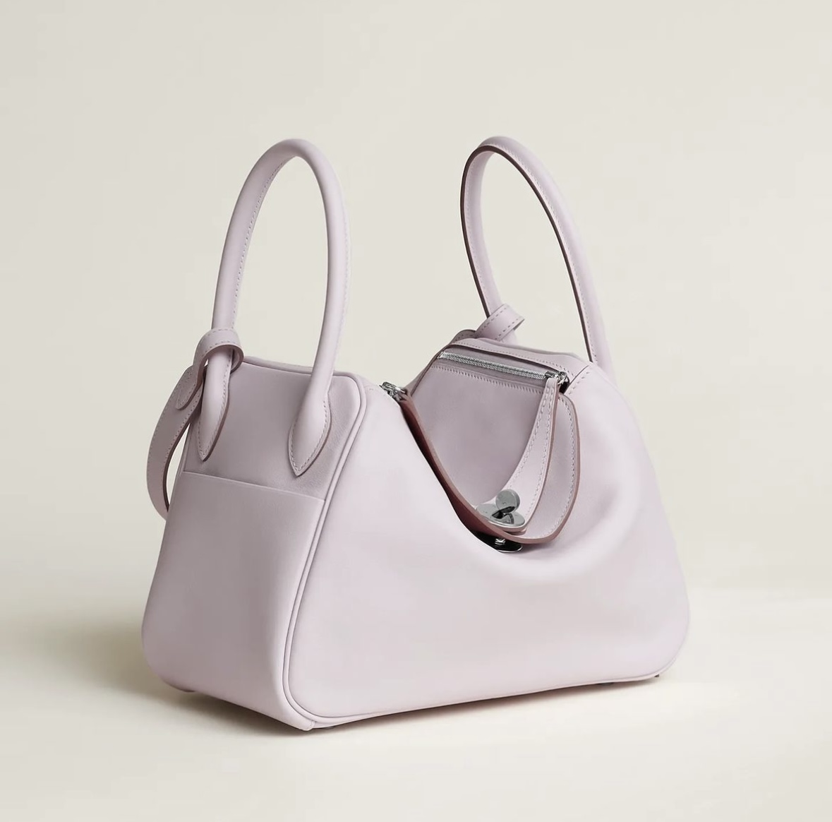 愛馬仕中國官方旗艦店 Hermès Lindy 26 verso bag Mauve Pâle / Gold Swift