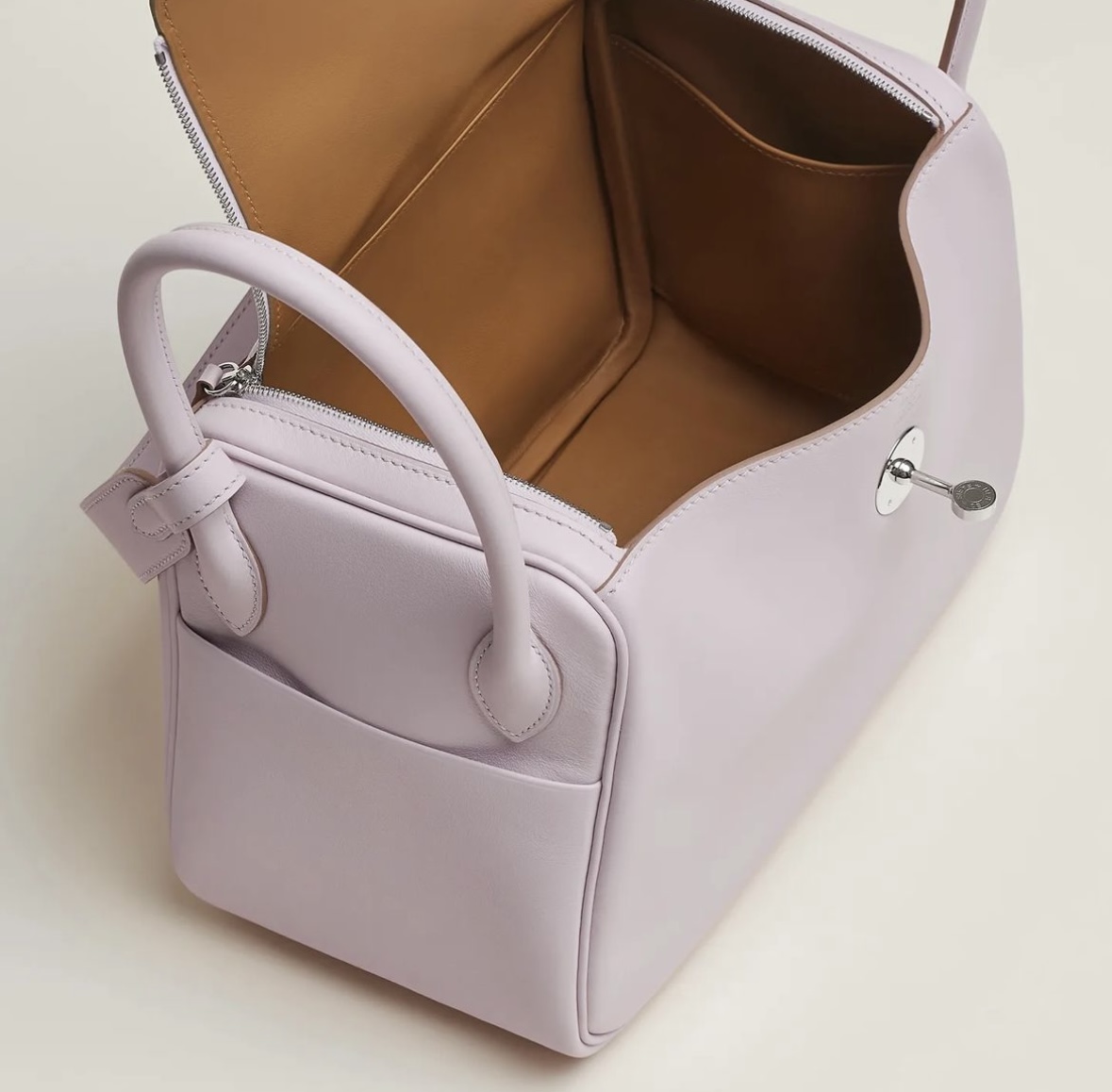 愛馬仕中國官方旗艦店 Hermès Lindy 26 verso bag Mauve Pâle / Gold Swift