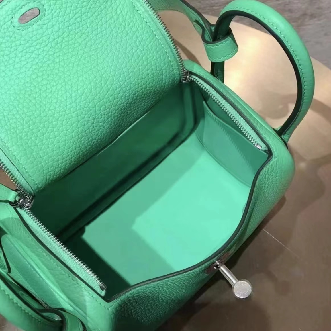 United Arab Emirates Hermès Lindy mini Clemence 0Z 漫畫綠 vert comics