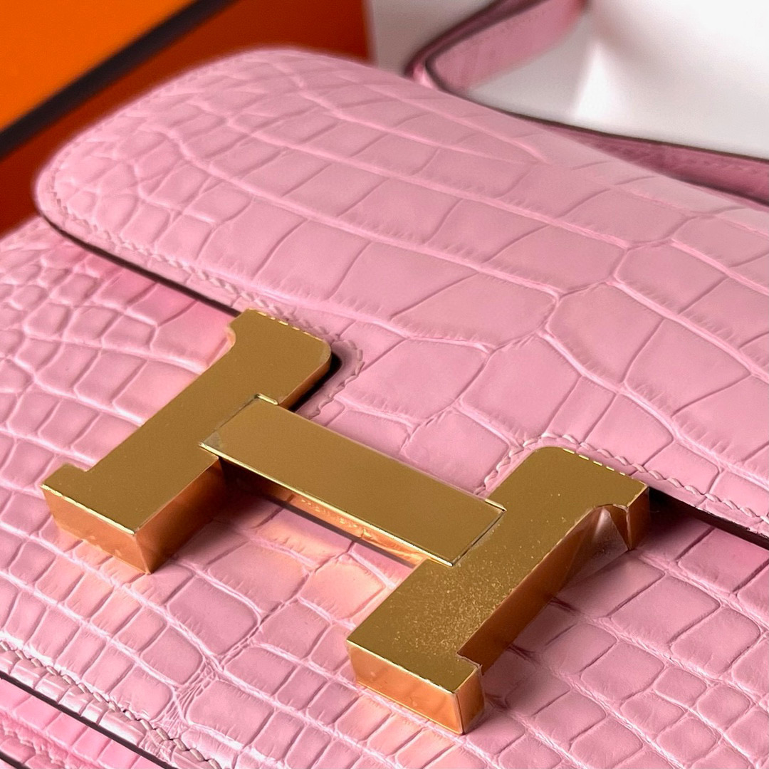 Hermes Constance 18cm Matte Alligator Crocodile 3Q Rose Sakura