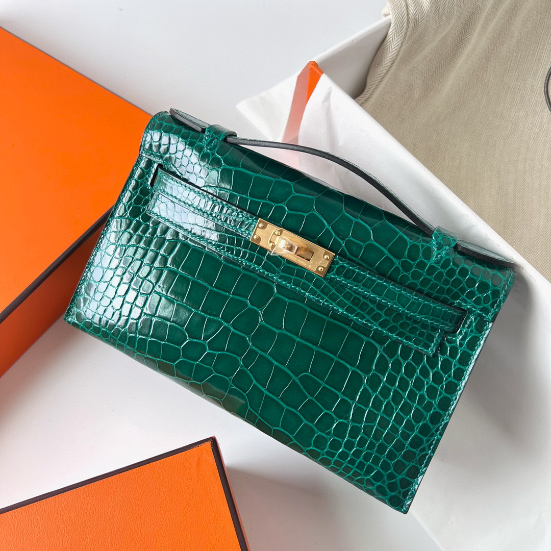 Hermès MiniKelly Pochette Crocodile Shiny Alligator 6Q Emerald Gold Ha –  SukiLux