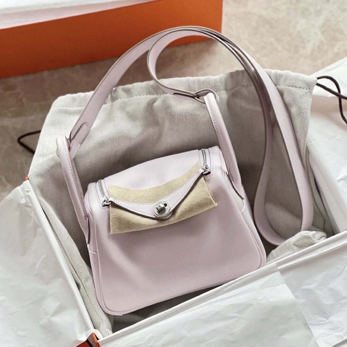 mini lindy代購價格 Hermès Mini Lindy Swift 09 Mauve Pale Silver Hardware