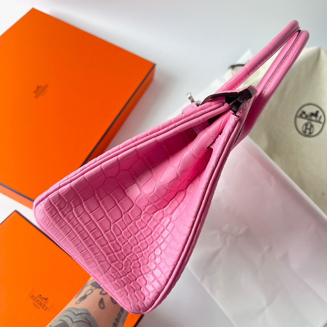 愛馬仕臺灣官方旗艦店 Hermès Birkin 25cm 5P Pink 櫻花粉 霧面美洲鱷魚