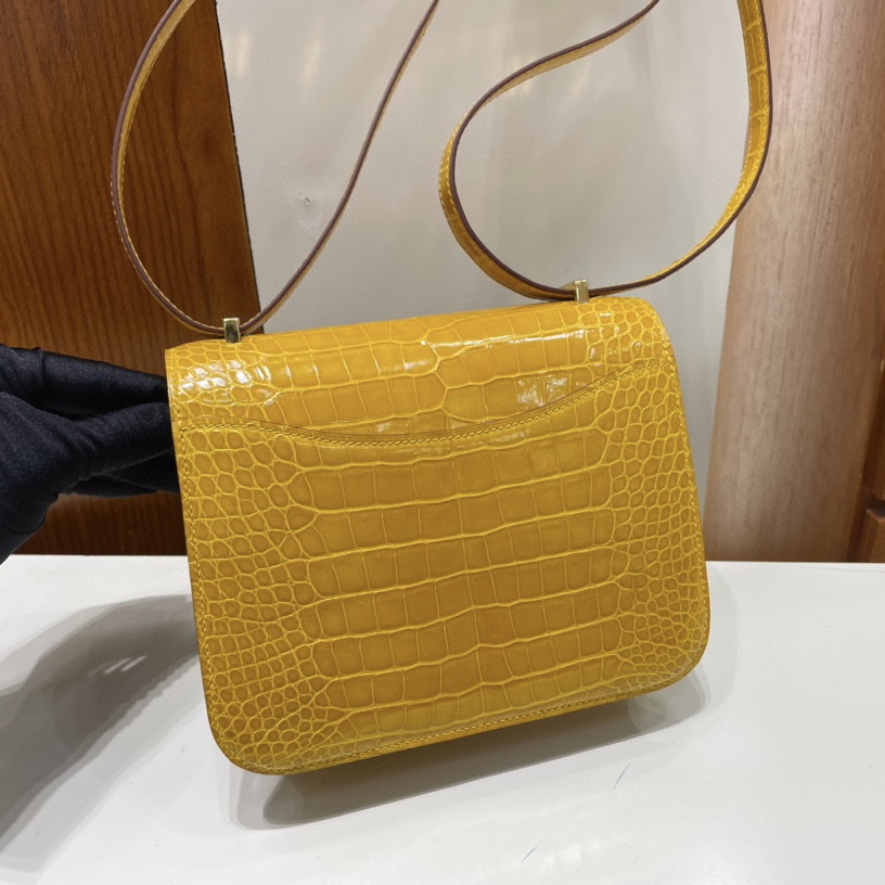 愛馬仕鱷魚皮康康包多錢 Hermès Constance 18cm 9D Jaune Ambe 琥珀黄