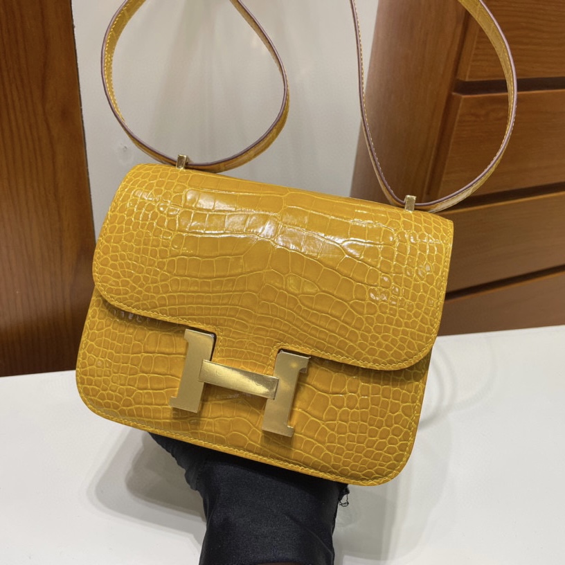 愛馬仕鱷魚皮康康包多錢 Hermès Constance 18cm 9D Jaune Ambe 琥珀黄