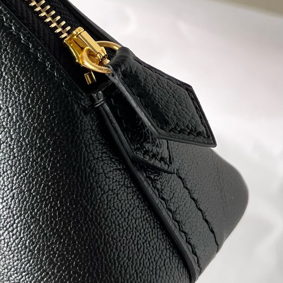 愛馬仕保齡球包好看嗎 Hermès 1923 Bolide Mini Chevre Noir Golden Hardware