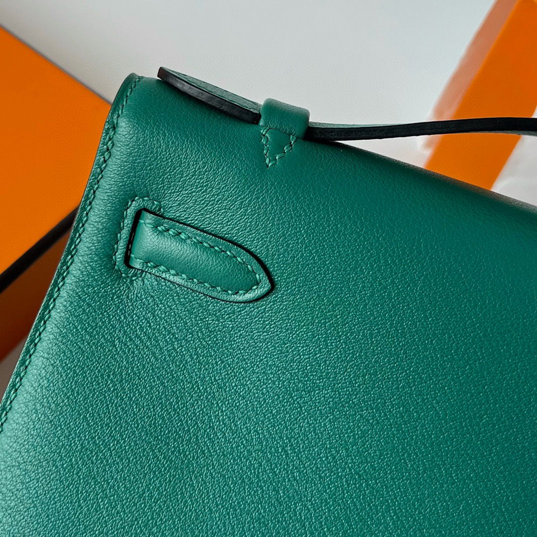 愛馬仕2024新款包女士 Hermes Kelly Pochette Swift Z6 Malachite 孔雀綠 GHW