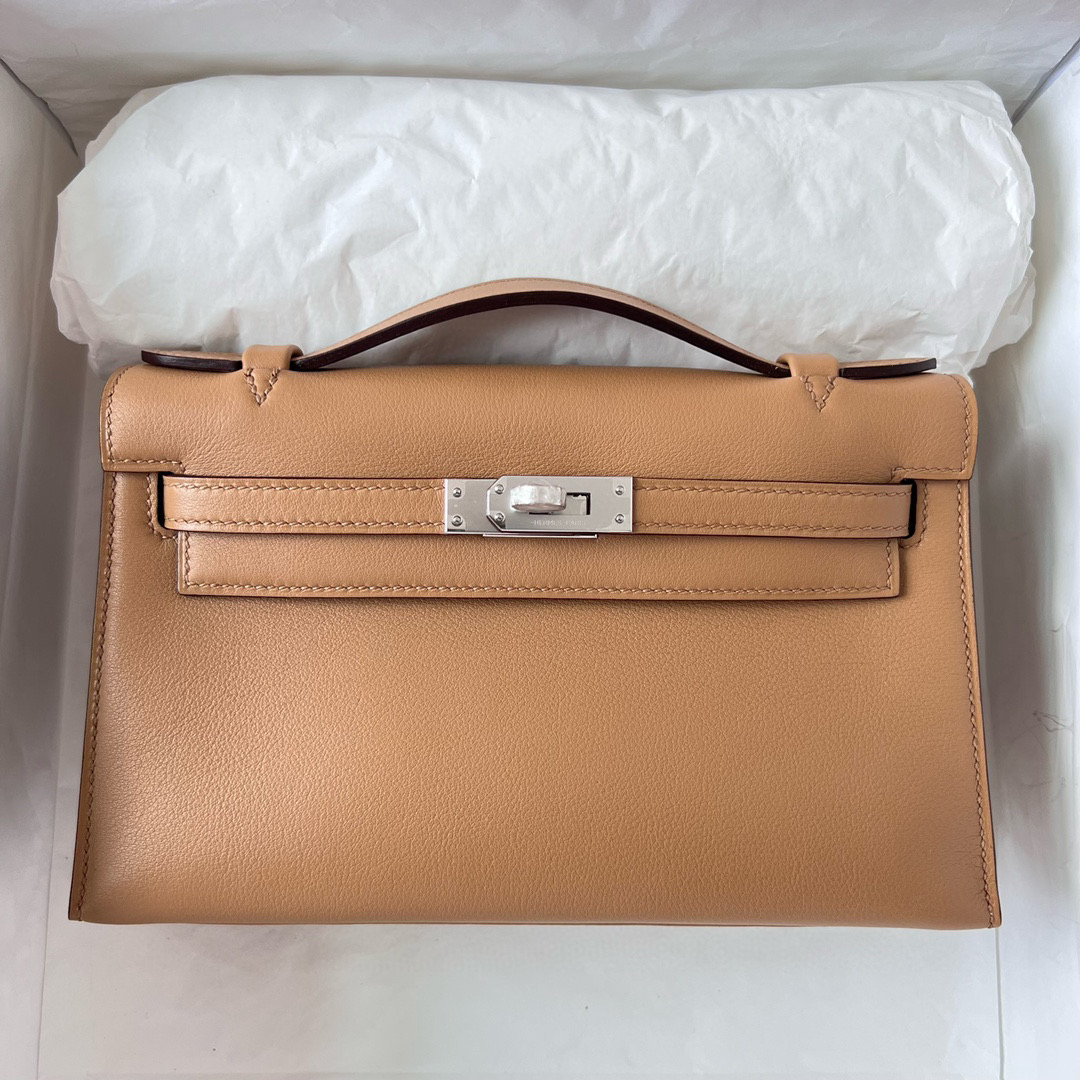 愛馬仕2023新款包女士 Hermes Kelly Pochette Swift 0M Chai 瑪薩拉茶色