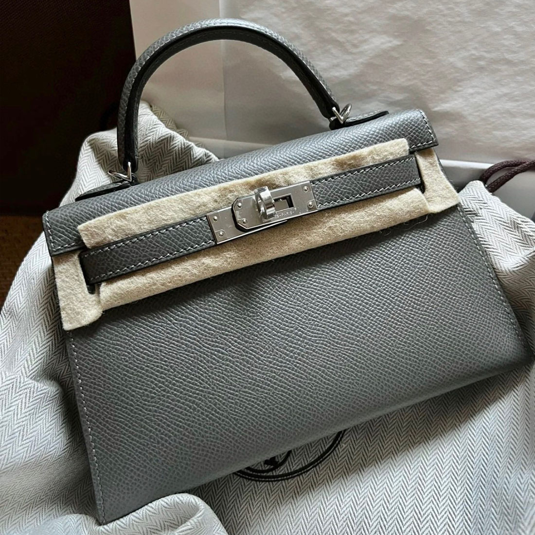 愛馬仕官方網站旗艦店 Hermès pictures Kelly Sellier 20 Epsom Gris Meyer 積雨雲灰