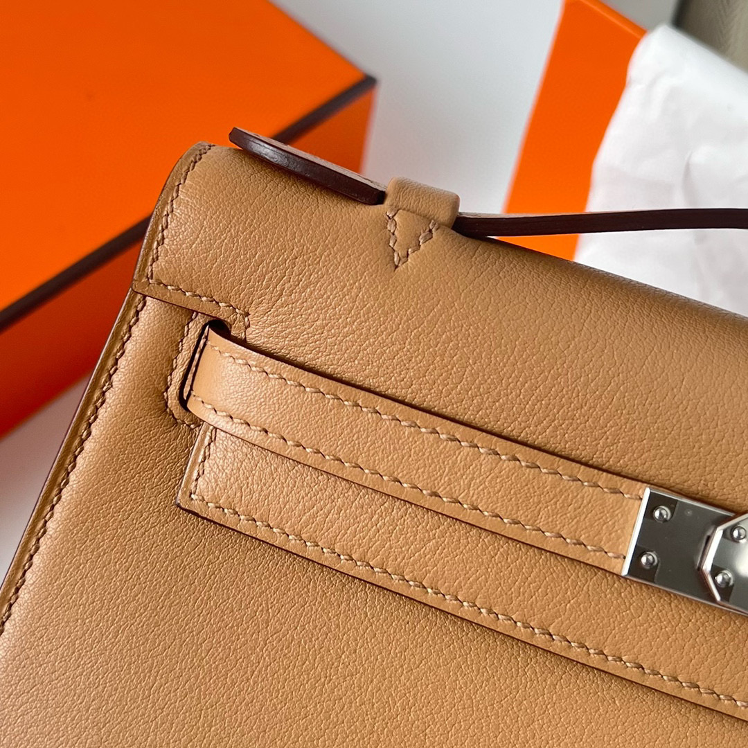 愛馬仕中國官方網站 Hermès Mini Kelly Pochette Swift 0M Chai 瑪薩拉茶色 Silver Hardware