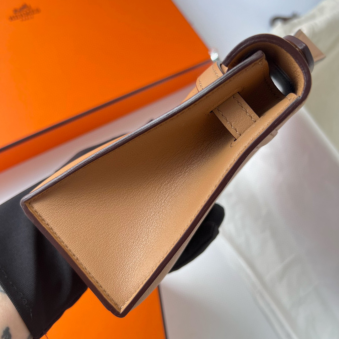 愛馬仕中國官方網站 Hermès Mini Kelly Pochette Swift 0M Chai 瑪薩拉茶色 Silver Hardware