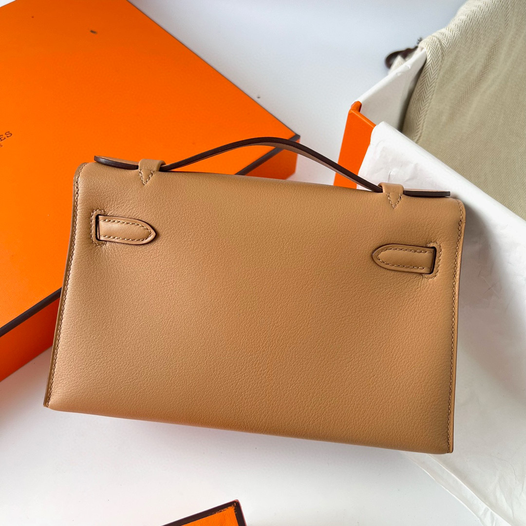 愛馬仕中國官方網站 Hermès Mini Kelly Pochette Swift 0M Chai 瑪薩拉茶色 Silver Hardware