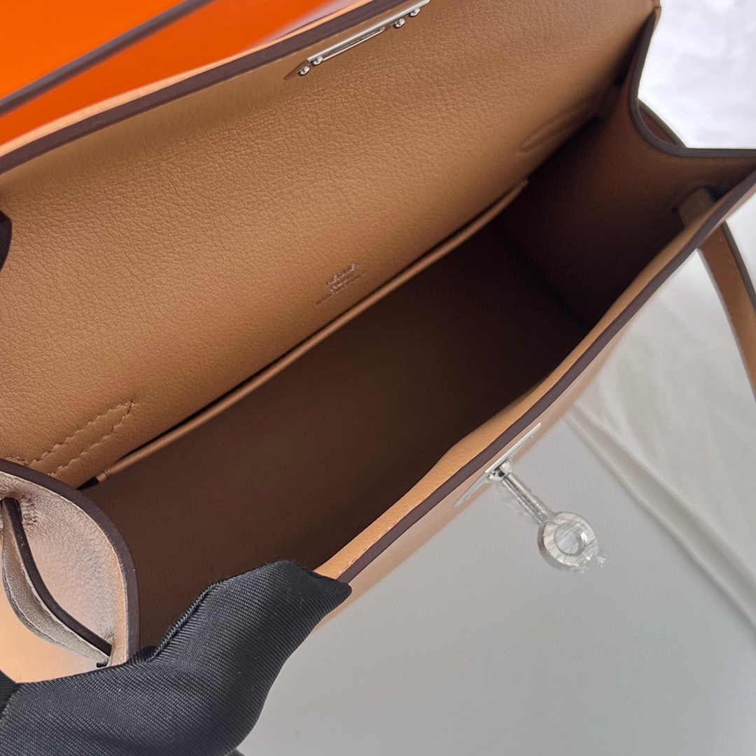 愛馬仕中國官方網站 Hermès Mini Kelly Pochette Swift 0M Chai 瑪薩拉茶色 Silver Hardware