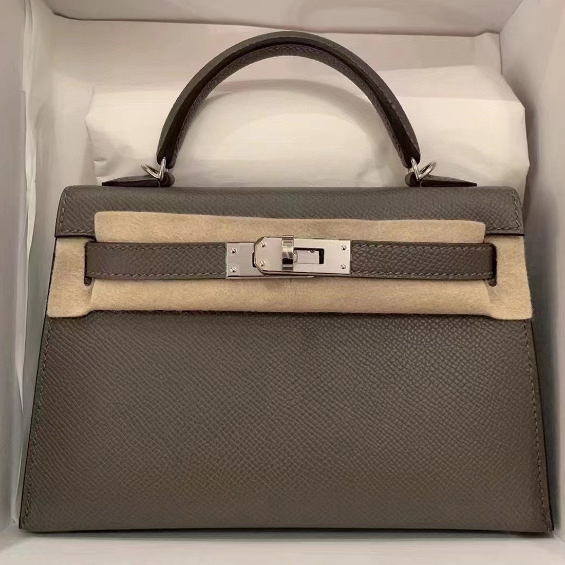 愛馬仕官方網站旗艦店 Hermès pictures Kelly Sellier 20 Epsom Gris Meyer 積雨雲灰